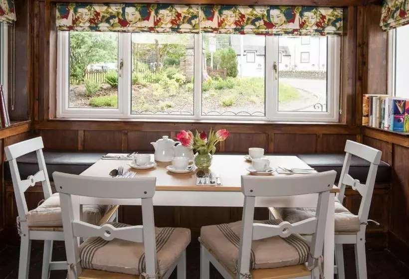 ペンション Glenbruar House