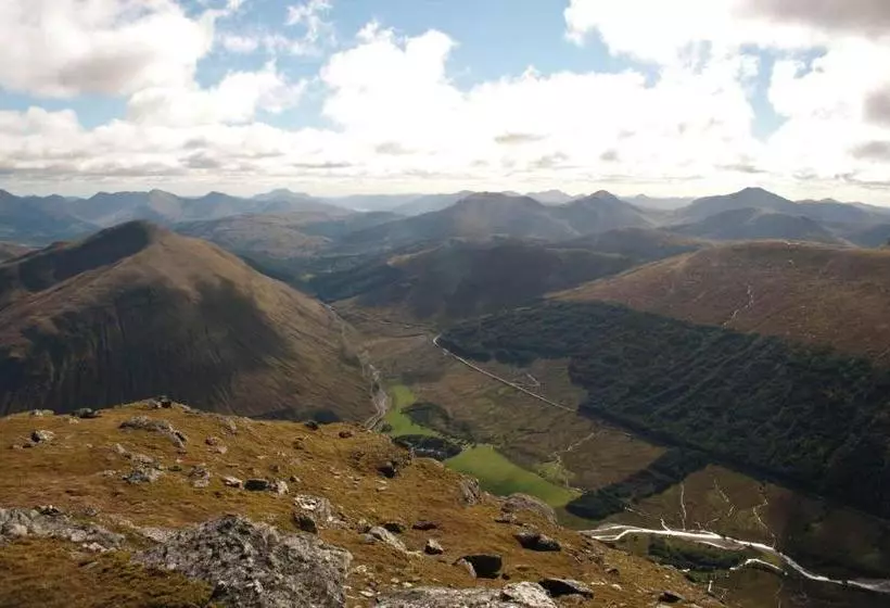 ペンション Glenbruar House