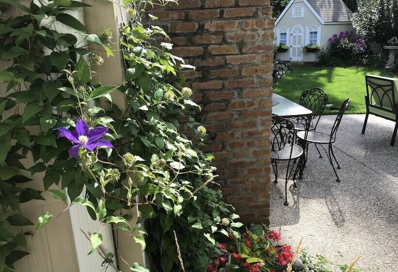 1810 Emerson House Bed & Breakfast   Adults Only