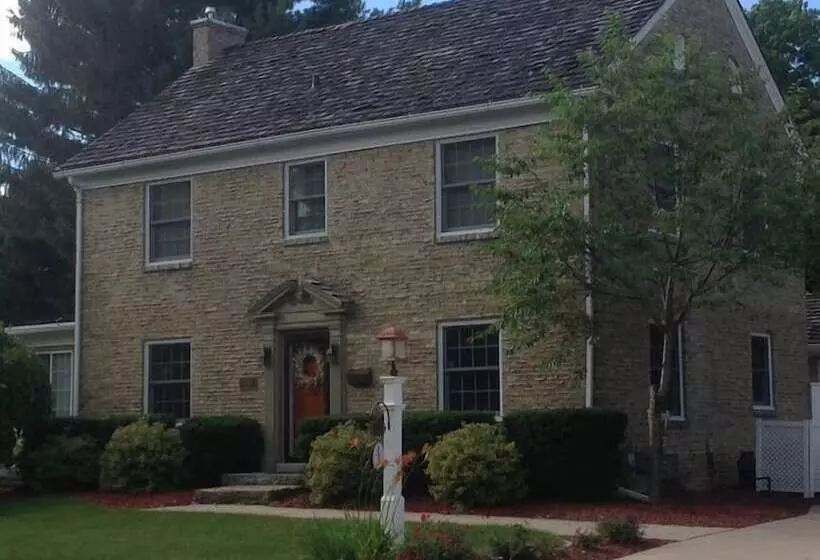 1810 Emerson House Bed & Breakfast   Adults Only