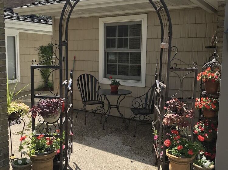 1810 Emerson House Bed & Breakfast   Adults Only