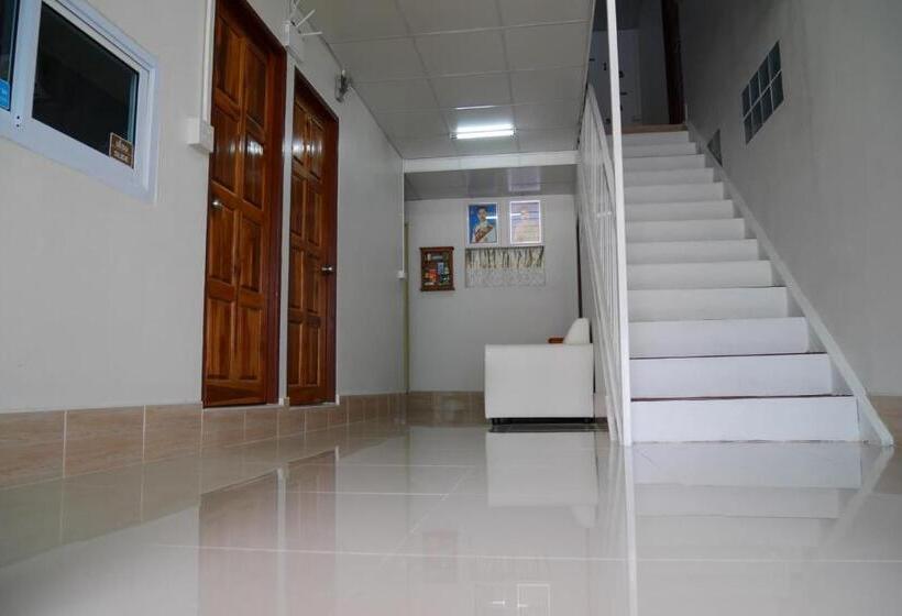 هاستل Nawee Guesthouse Sairee