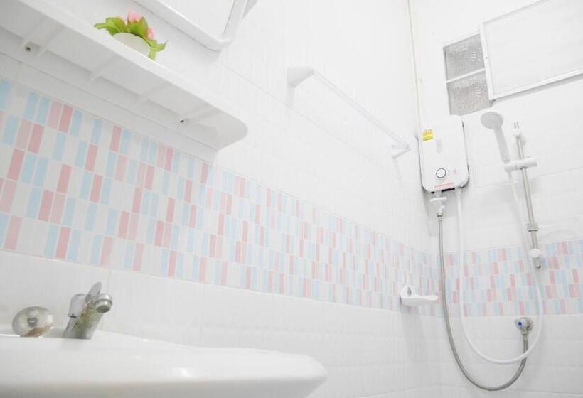 هاستل Nawee Guesthouse Sairee