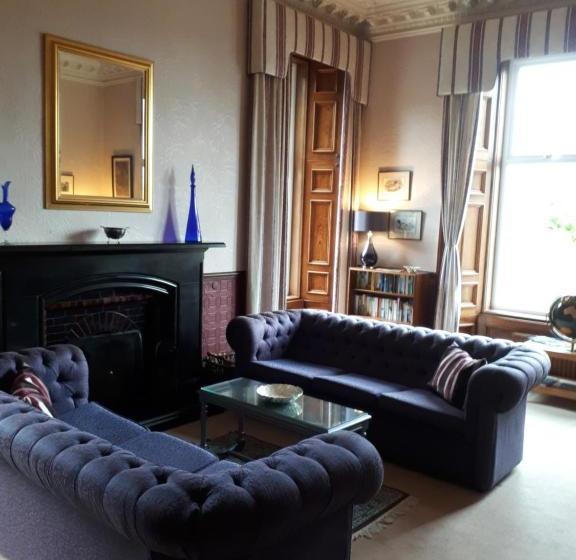 تختخواب و صبحانه Rowallan Guest House