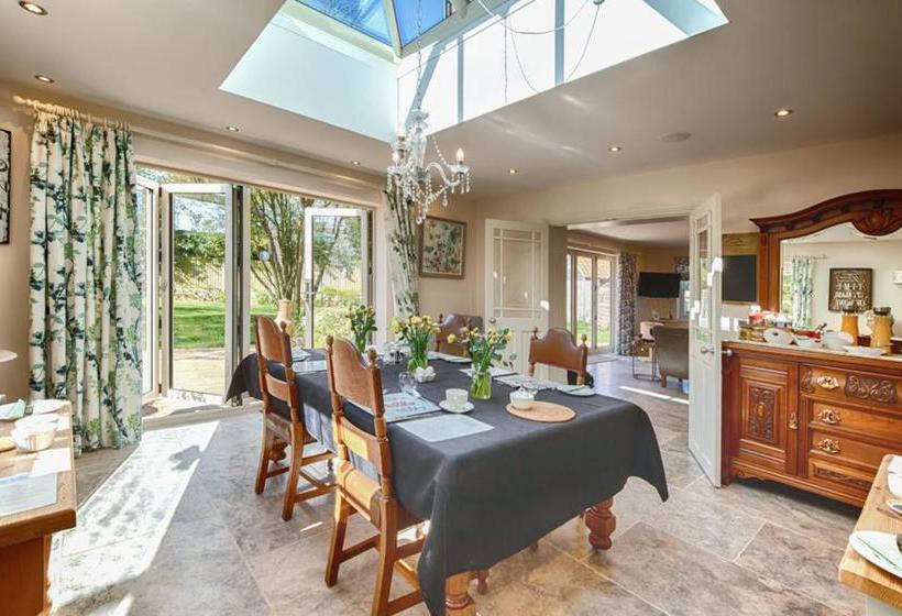 تختخواب و صبحانه The Lofts At Mill House Farm