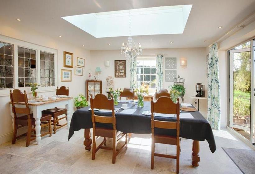 تختخواب و صبحانه The Lofts At Mill House Farm