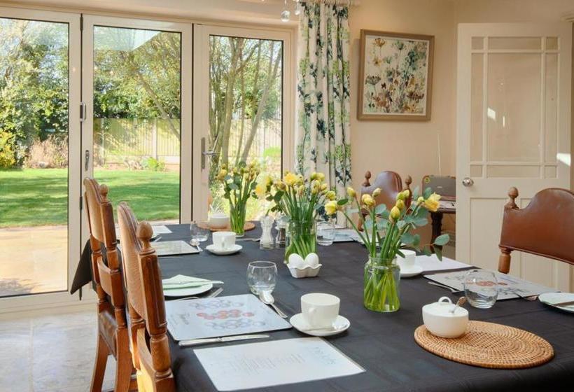 تختخواب و صبحانه The Lofts At Mill House Farm