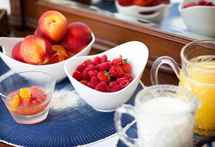 تختخواب و صبحانه The Lofts At Mill House Farm