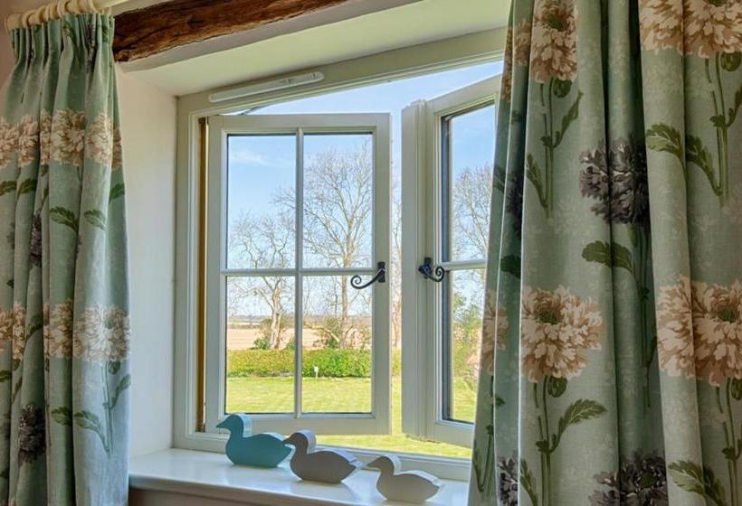 تختخواب و صبحانه The Lofts At Mill House Farm