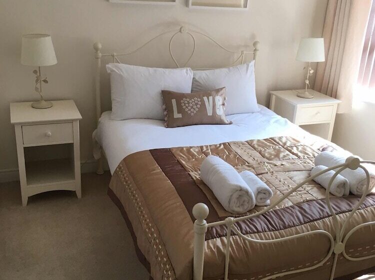 Blue Sky At Wallis Square