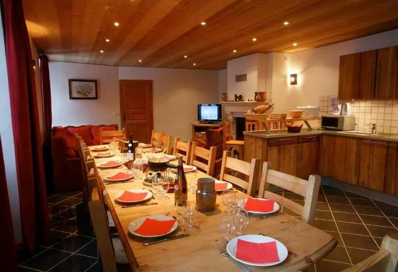 Chez Le Marquis Du Pontet
