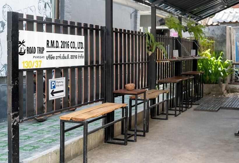 Eclipse Hostel And Bar