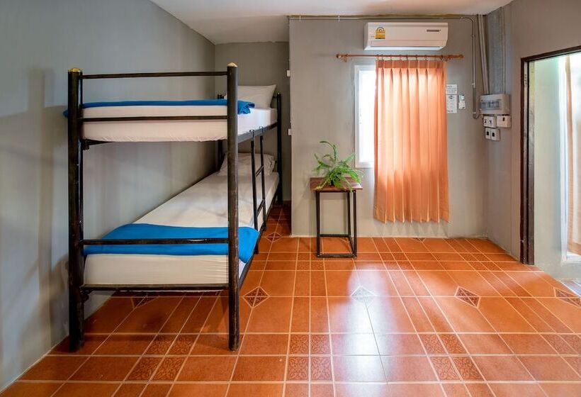 Eclipse Hostel And Bar