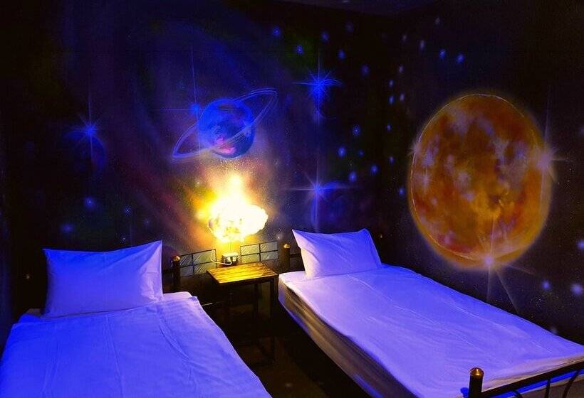 Eclipse Hostel And Bar