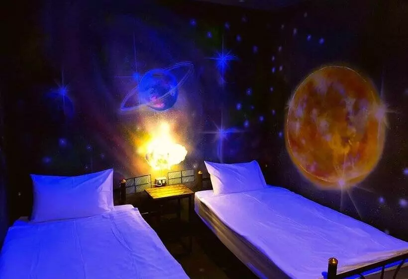 Eclipse Hostel And Bar