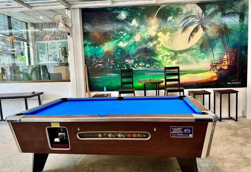 Eclipse Hostel And Bar