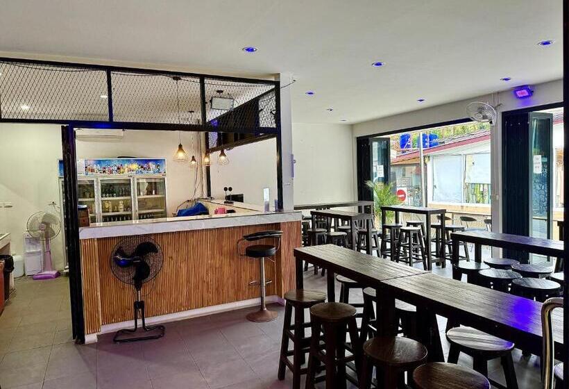 Eclipse Hostel And Bar