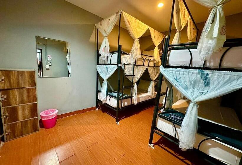 Eclipse Hostel And Bar