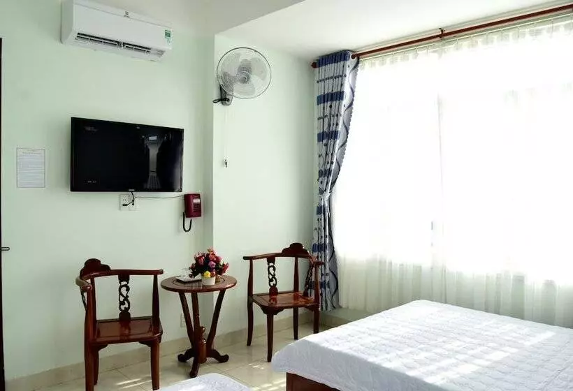 هتل Khach San Huong Giang