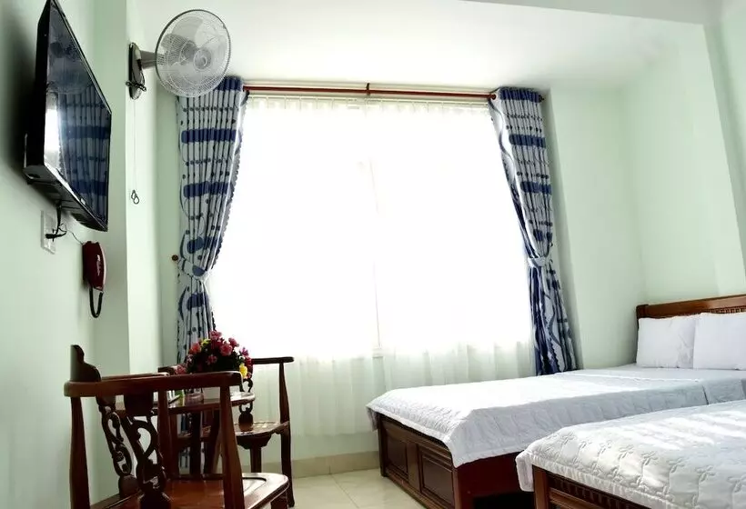 هتل Khach San Huong Giang