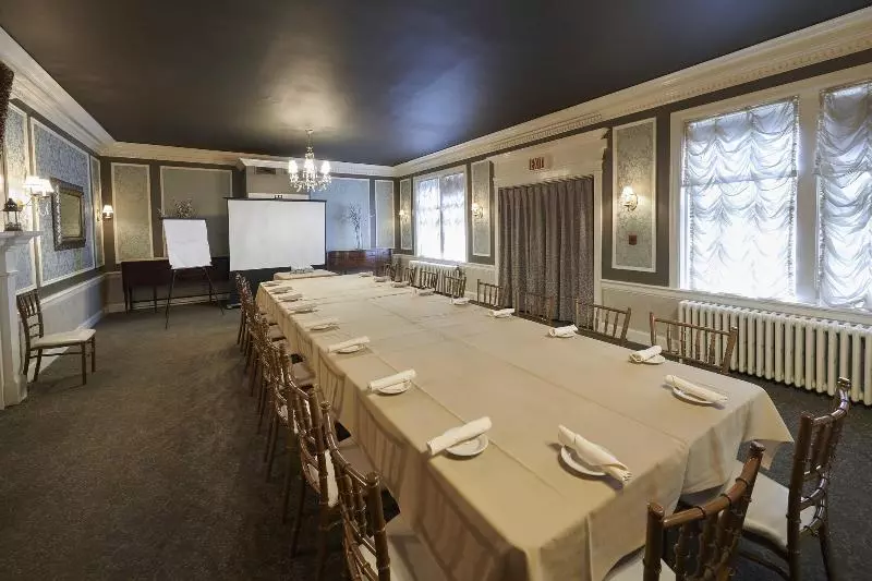 Hotel Lititz Springs Inn