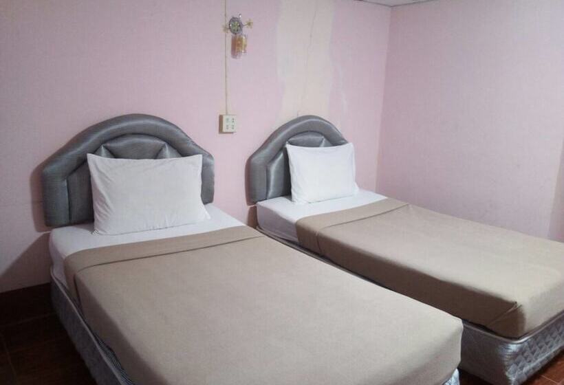 Hotelli Rak Mae Moon Resort