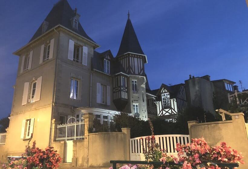 پانسیون Dday Aviators Le Manoir