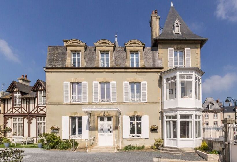 پانسیون Dday Aviators Le Manoir