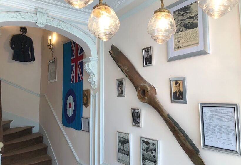 پانسیون Dday Aviators Le Manoir