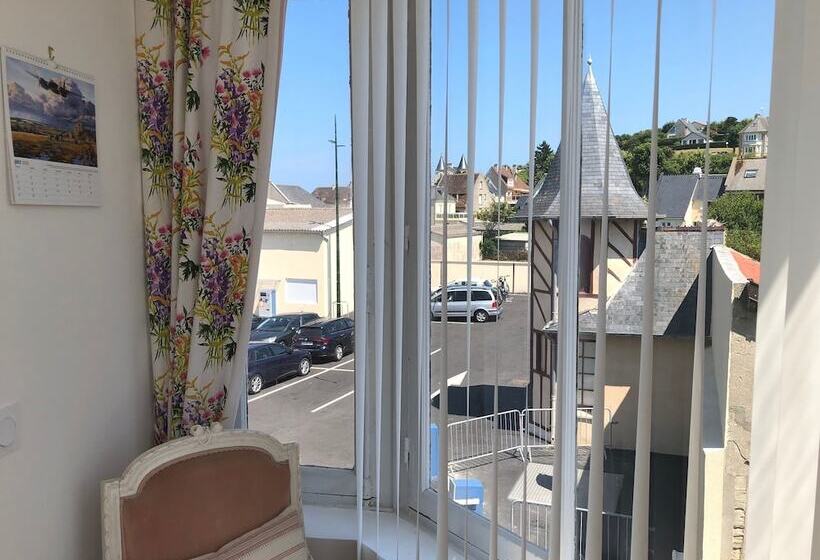 پانسیون Dday Aviators Le Manoir