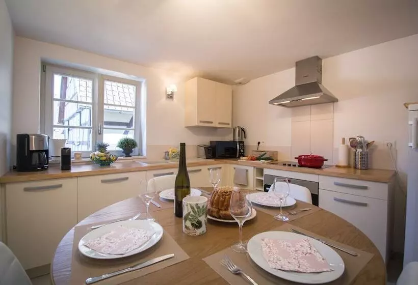 Aamiaismajoitus (B&B) Hameau D Eguisheim