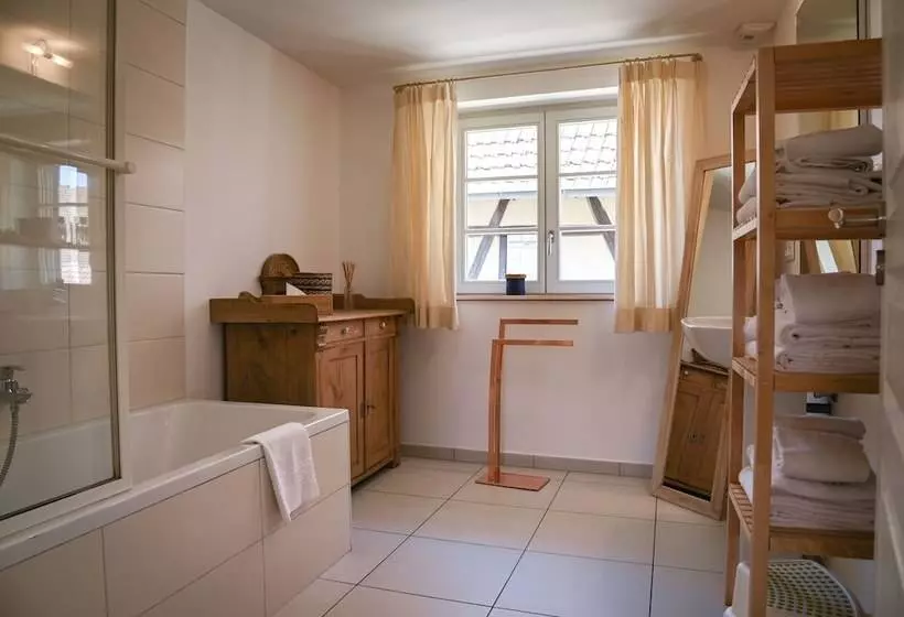 Aamiaismajoitus (B&B) Hameau D Eguisheim