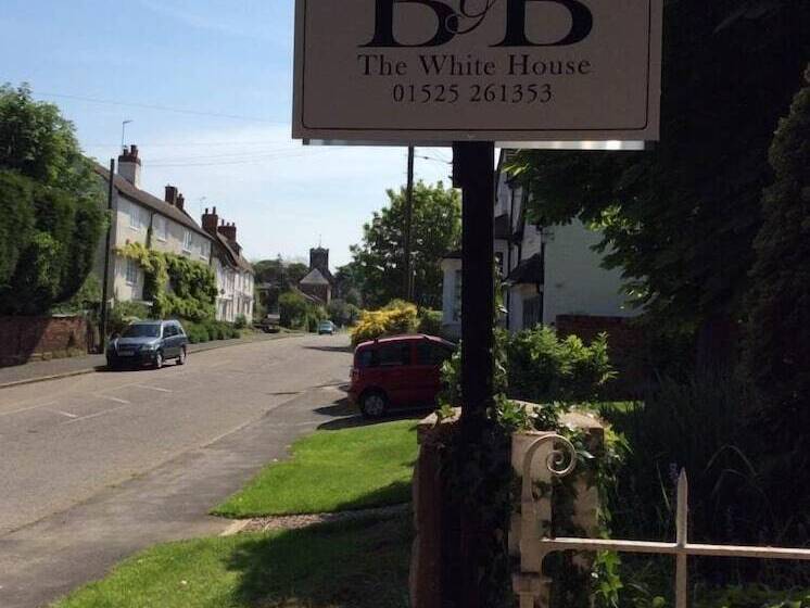 민박 The White House