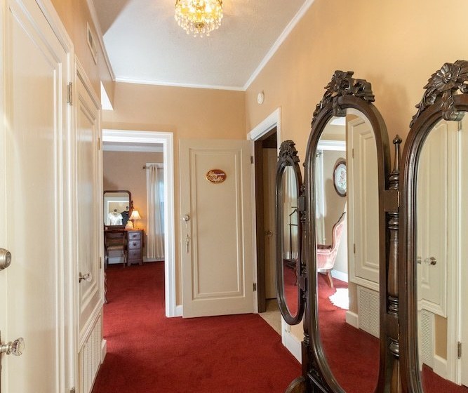 Grahamcarroll House Bed & Breakfast