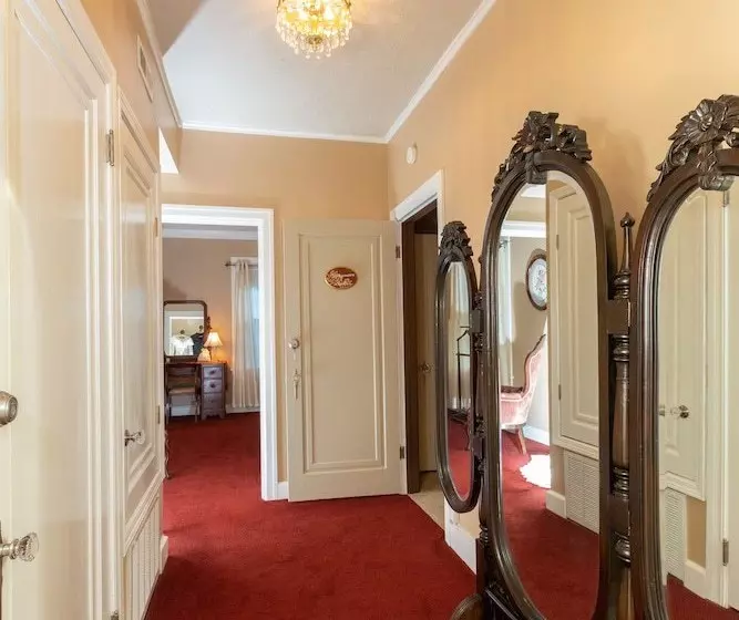 Grahamcarroll House Bed & Breakfast