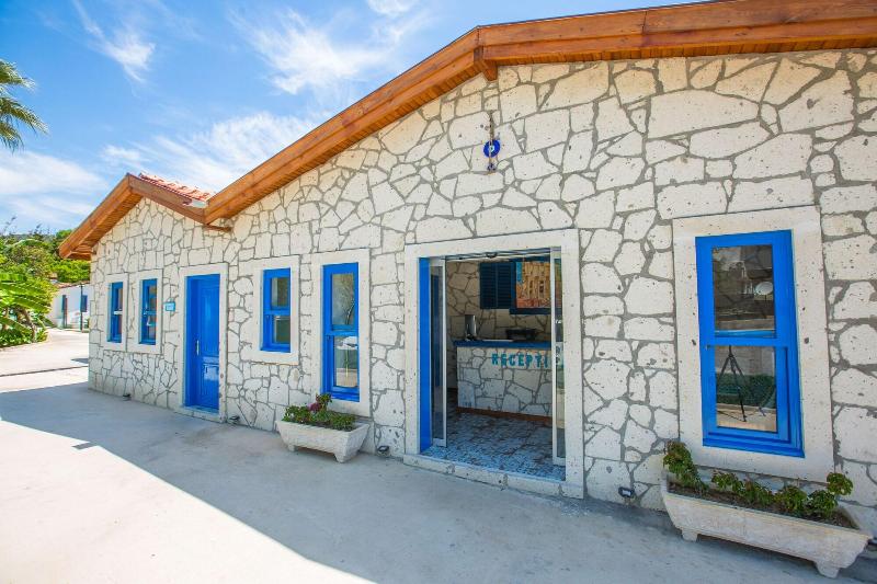 בית מלון כפרי Risus Garden Marina