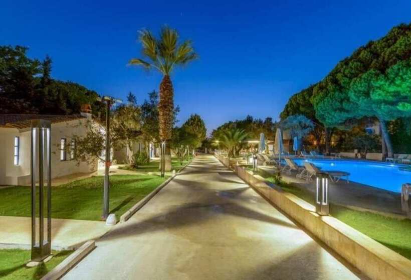 בית מלון כפרי Risus Garden Marina