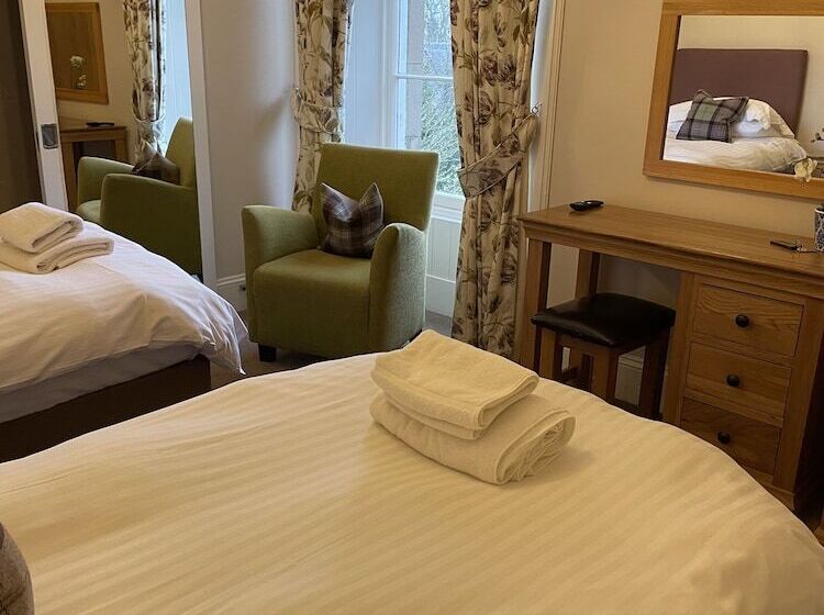 پانسیون Balnearn House