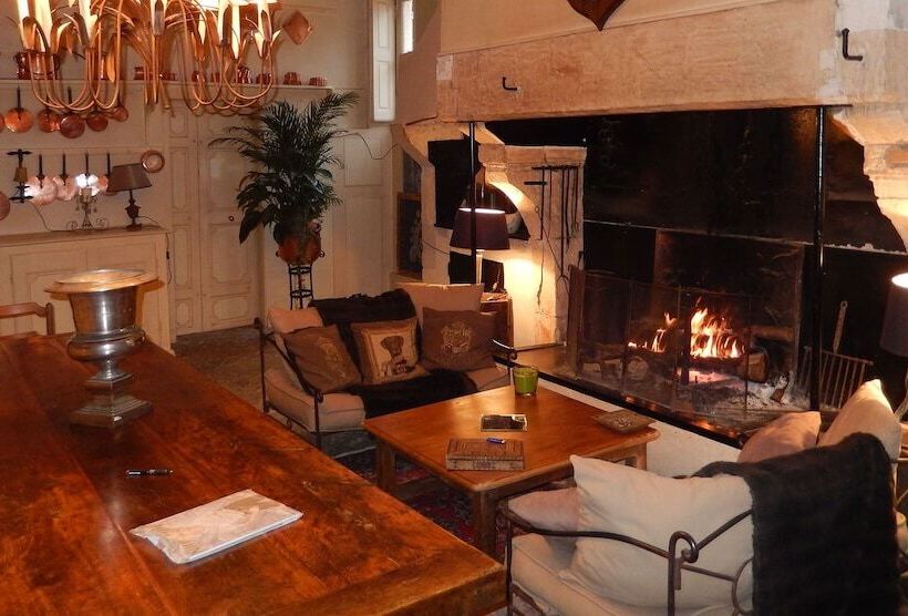 פנסיון Château De Saint Trys