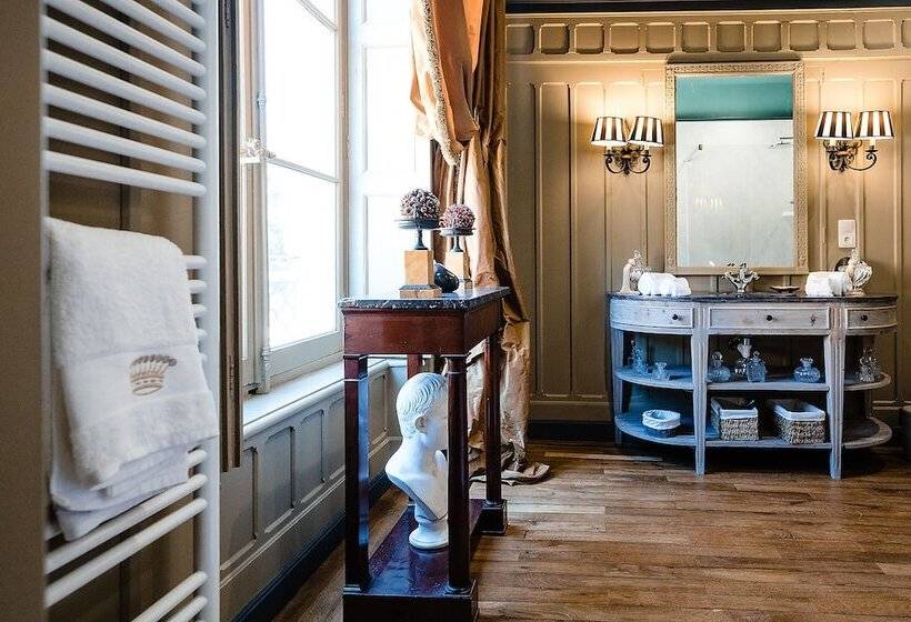 פנסיון Château De Saint Trys