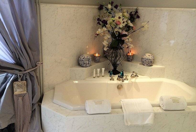 פנסיון Château De Saint Trys