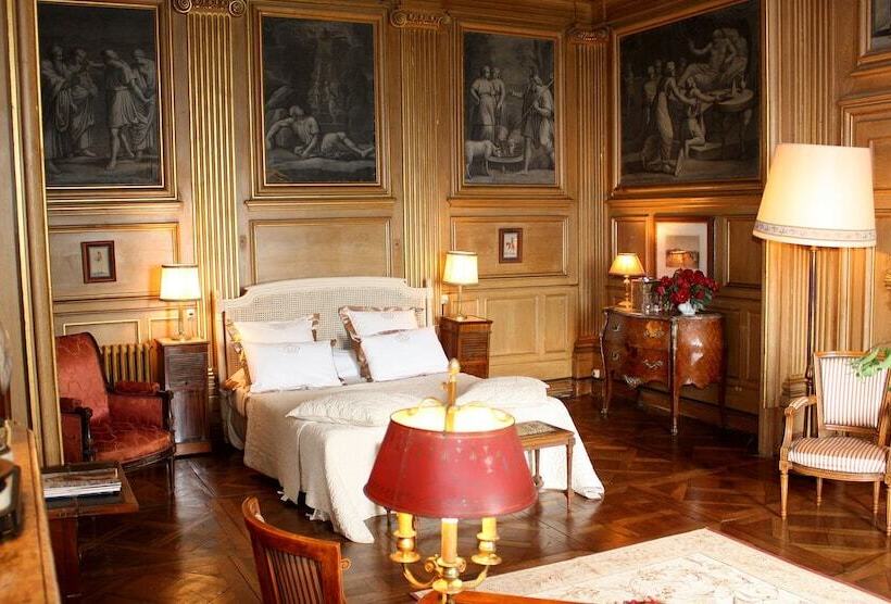 פנסיון Château De Saint Trys