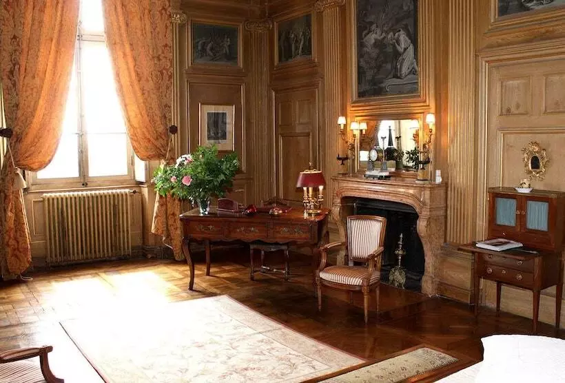 ペンション Château De Saint Trys