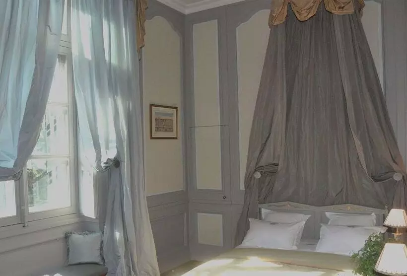 ペンション Château De Saint Trys