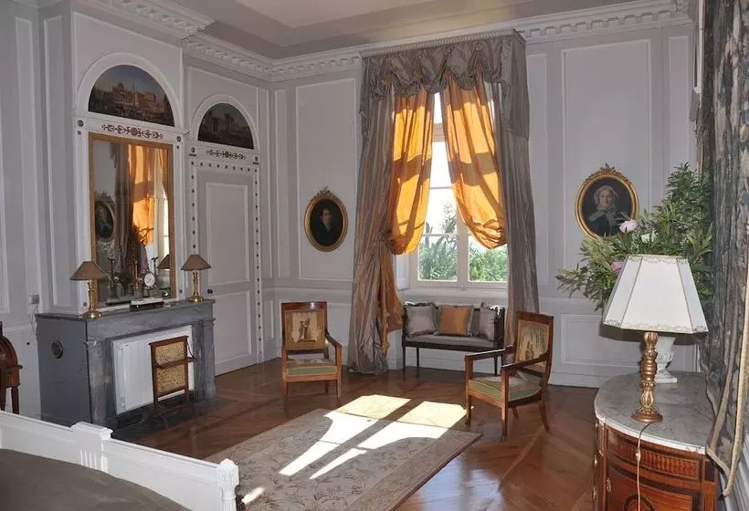 ペンション Château De Saint Trys