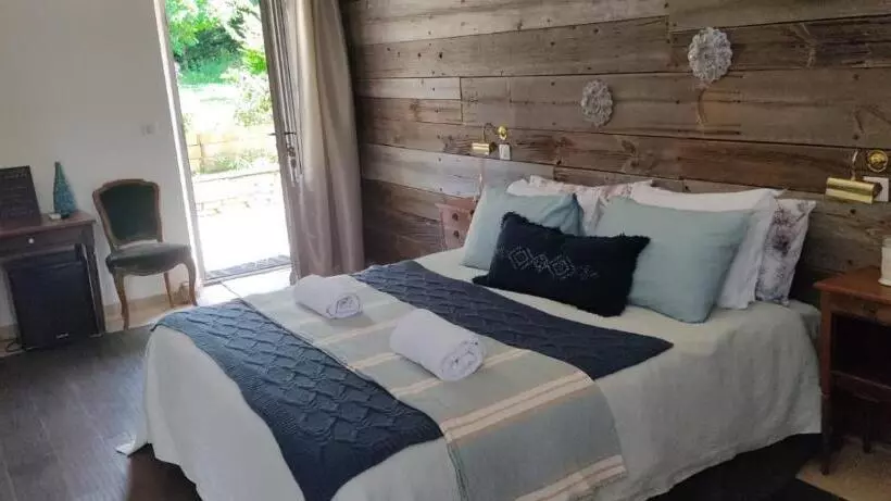 Majatalo Le Clos Réaud