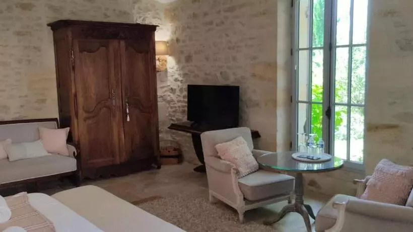 Majatalo Le Clos Réaud