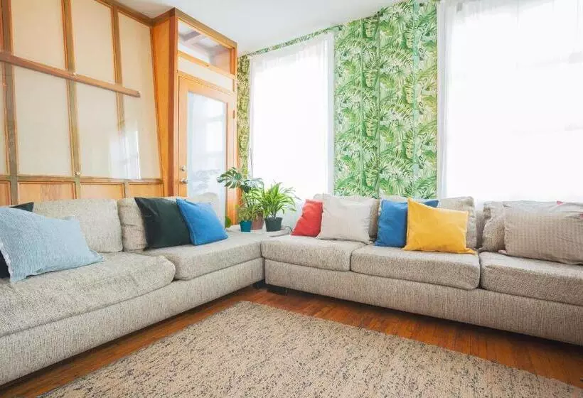 ユースホステル The Steady