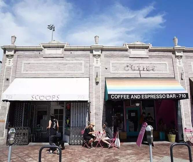 ユースホステル The Steady