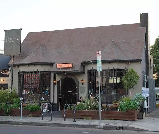 ユースホステル The Steady